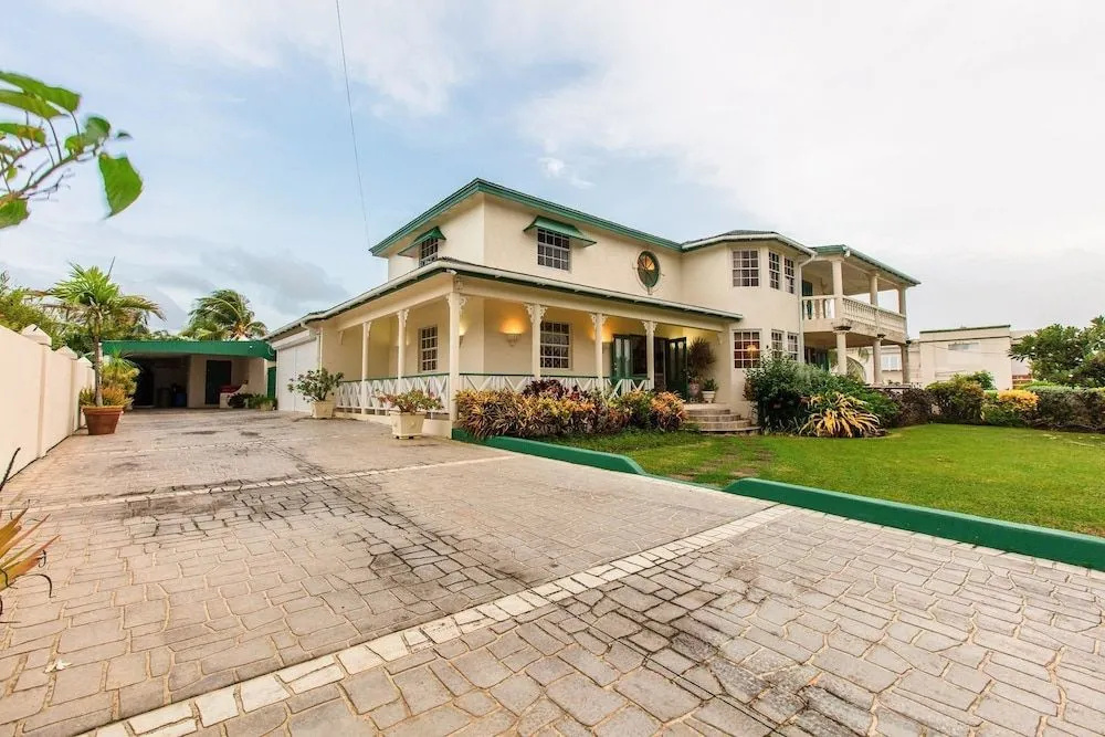 Beautiful Four-bedroom Villa With Breathtaking sea Views