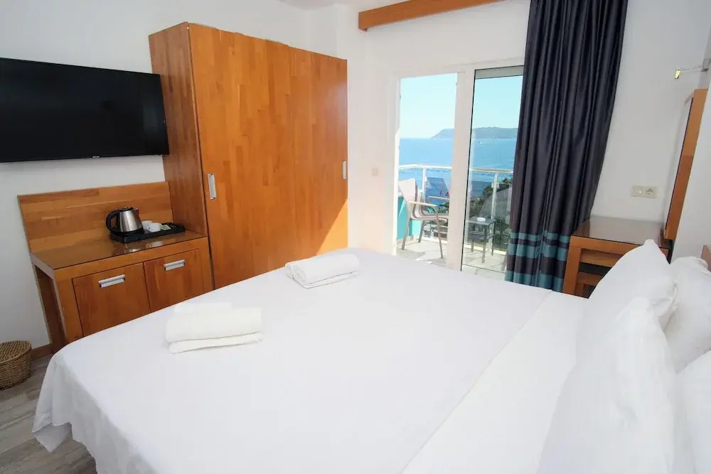 Standard Double room with balcony and with sea view (full double bed)