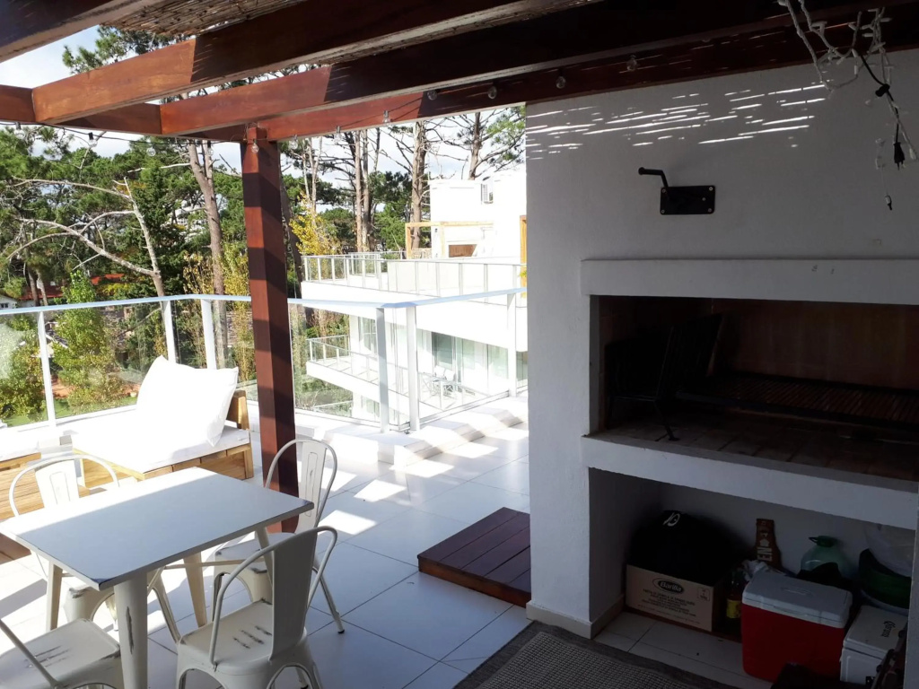 Estudio con parrillero y vista al mar
