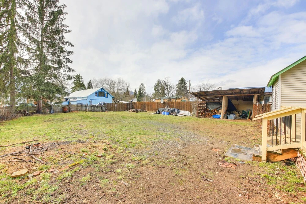 Clark Fork Vacation Home w/ Wood Stove Near Lake!