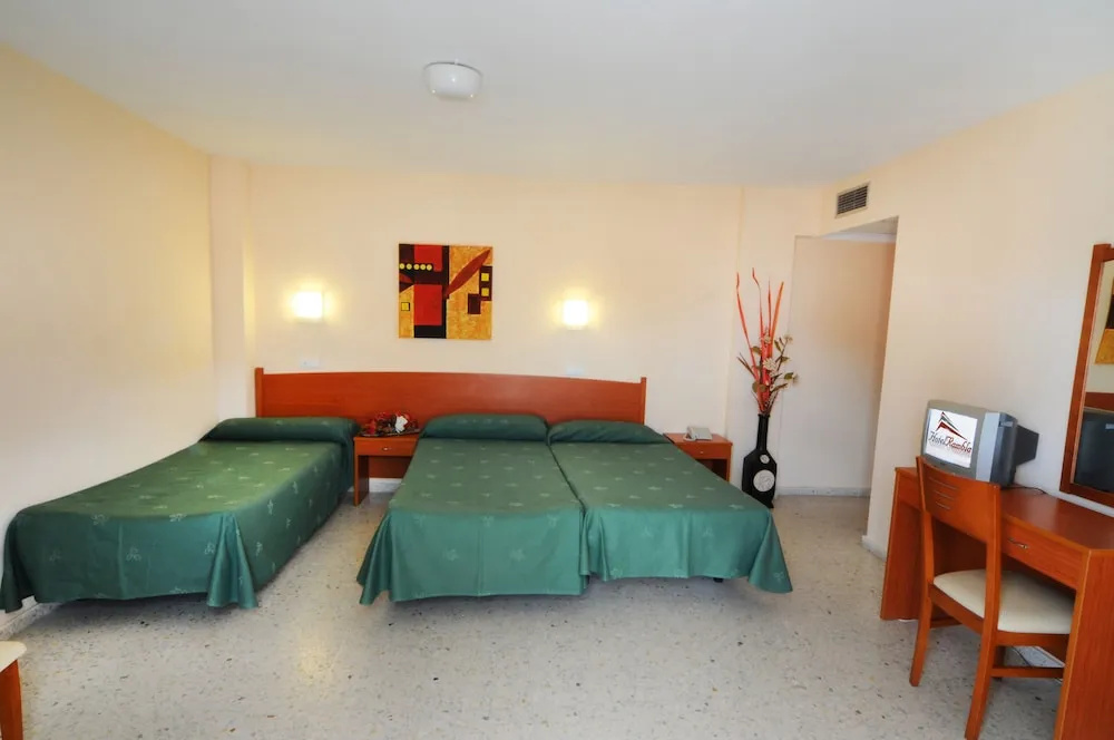 Standard Triple room with balcony and with city view