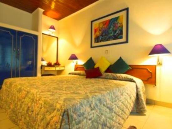 Coral Sands Hotel