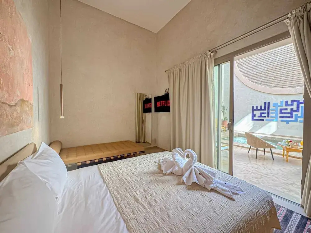 Deluxe Double room (full double bed)
