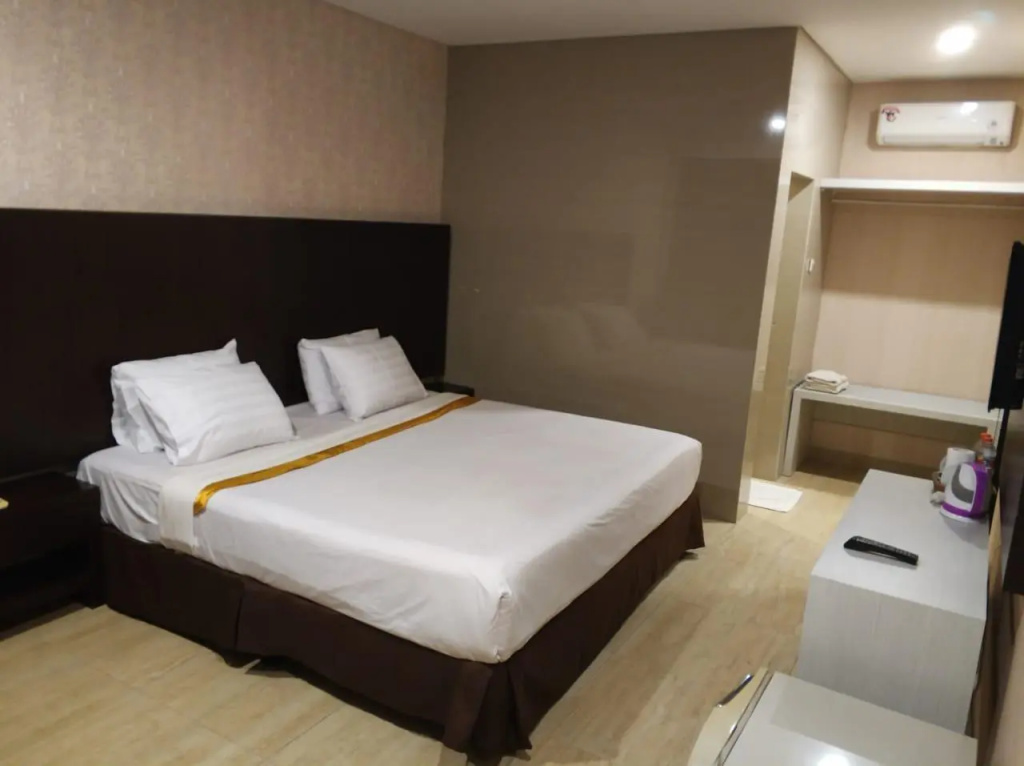 Executive Double room (full double bed)