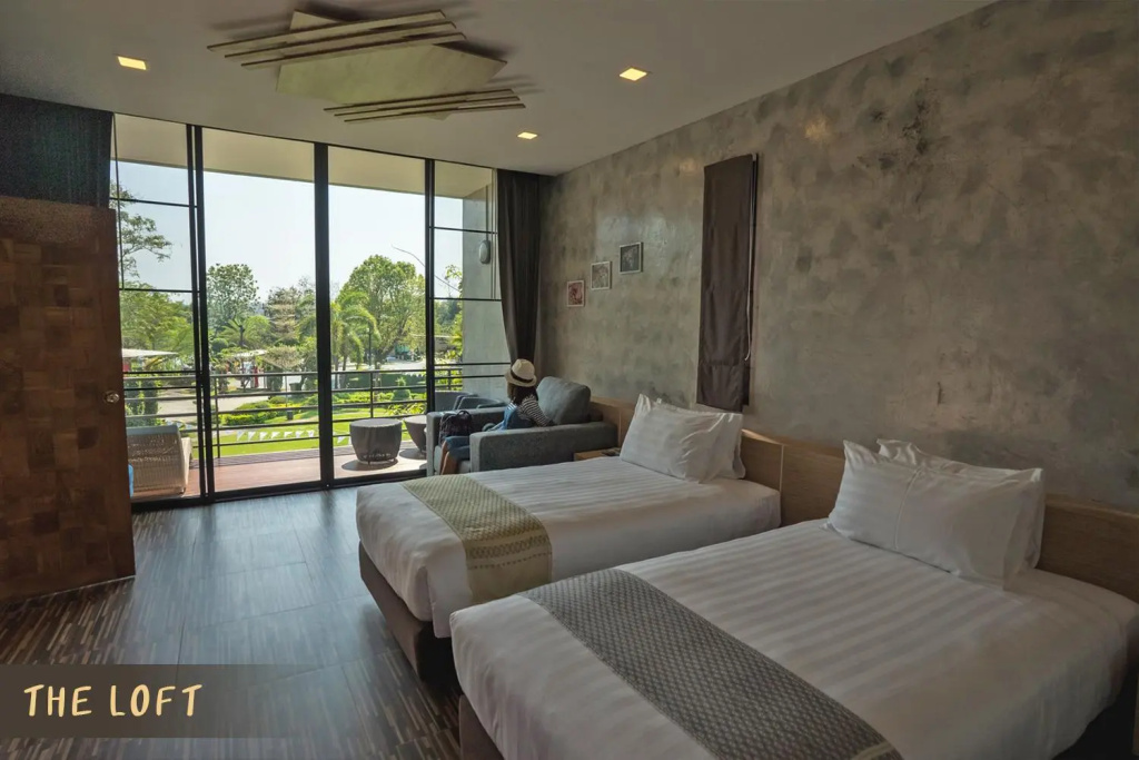 Apartment with pool view