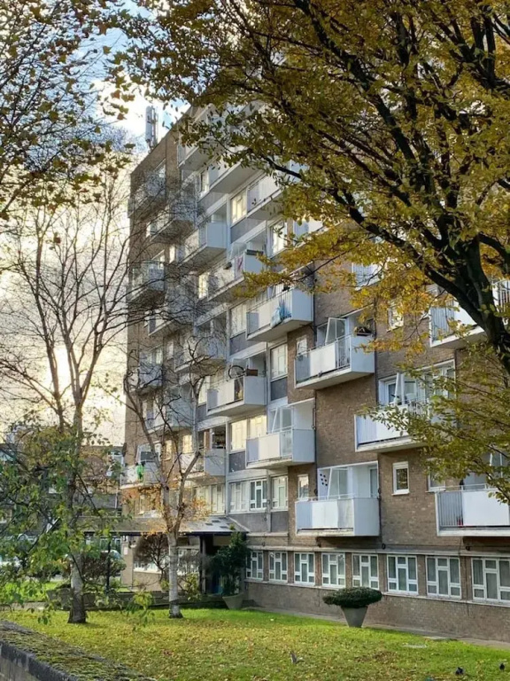 Spacious 2-bedroom London Flat With Balconies, Near Tube & Transport Links