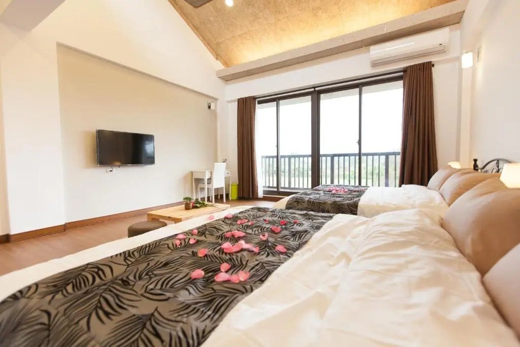 Standard Quadruple room with lake view