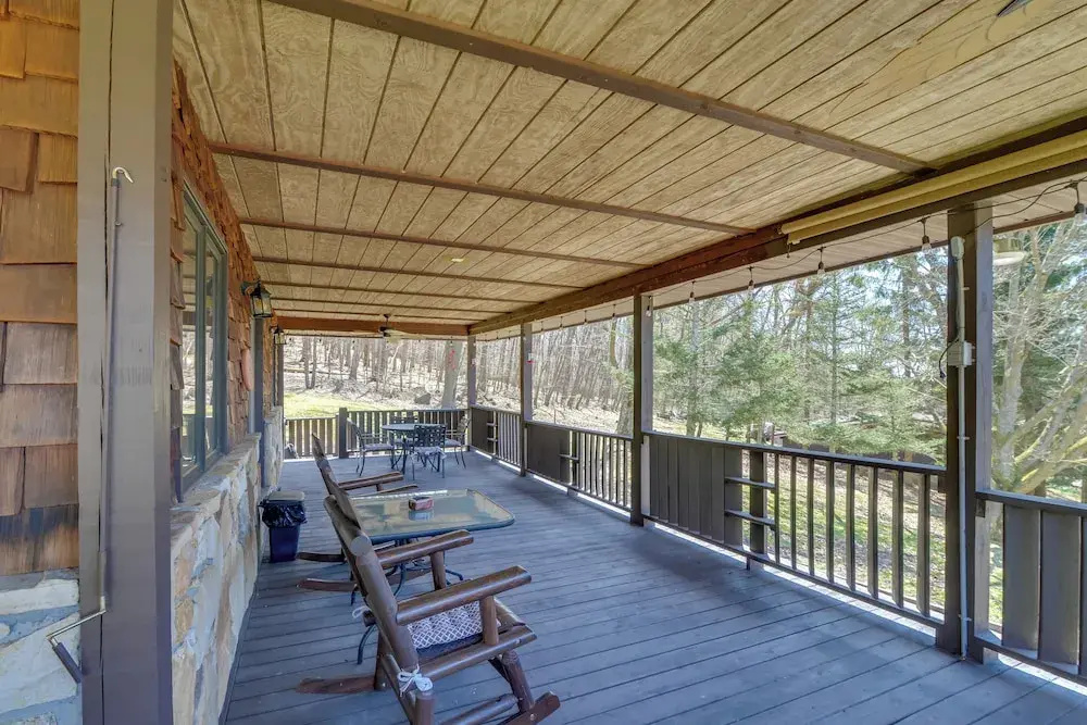 Lovely Terra Alta Cabin < 1 Mi to Alpine Lake
