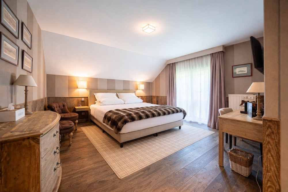 Superior Double room with garden view (full double bed)