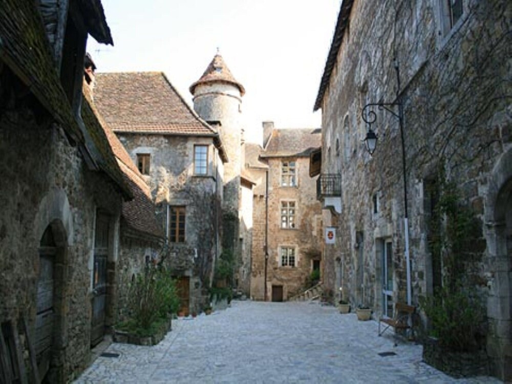 Holiday Home Montaigu-de-quercy Lake
