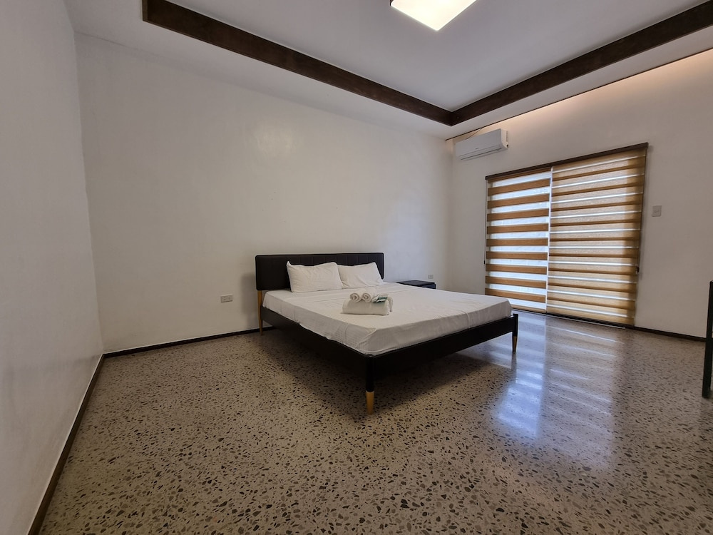 4 Bedrooms Villa