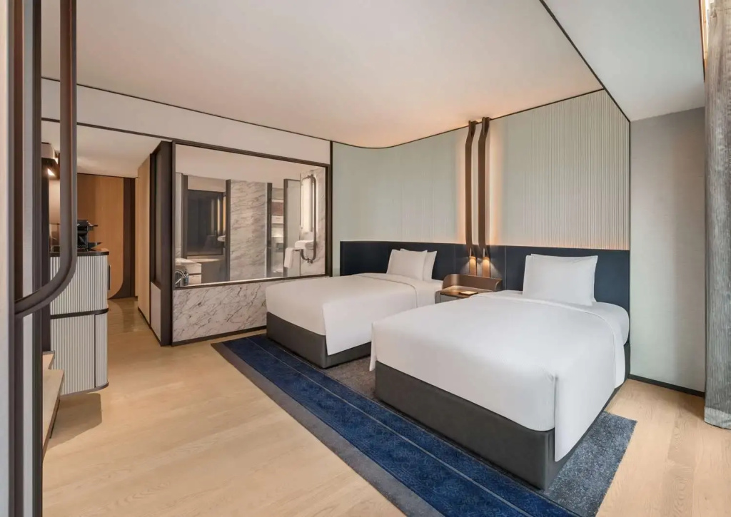 Hilton Saigon Room Type - KING DELUXE RIVER VW ROOM
