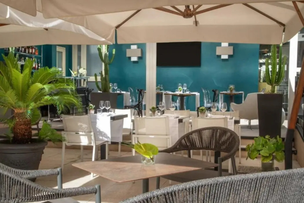 The Guardian Hotel - Général