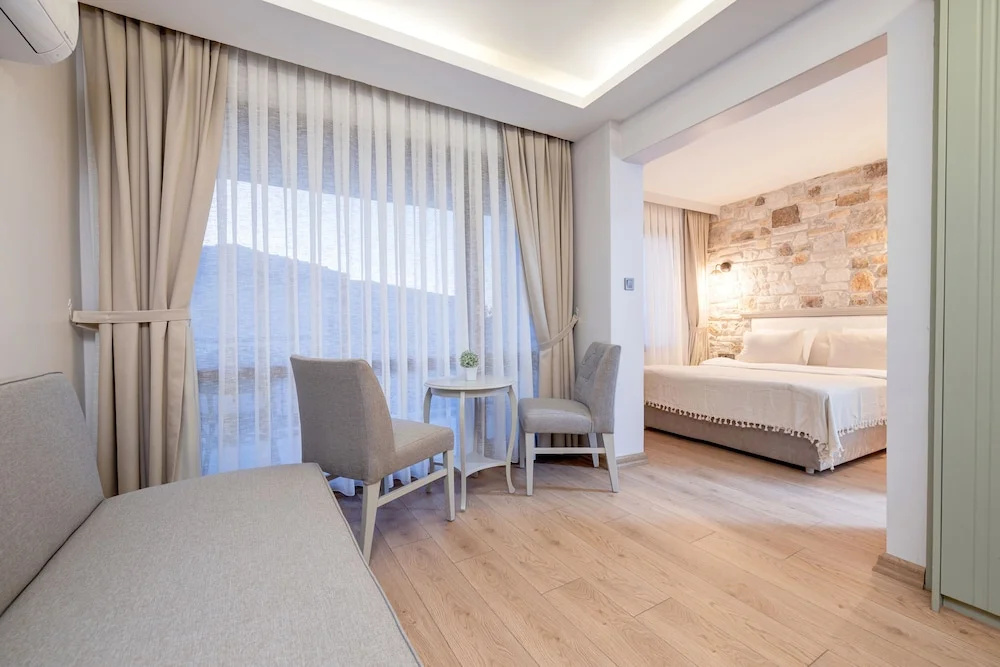 Standard Double room with partial sea view (full double bed)