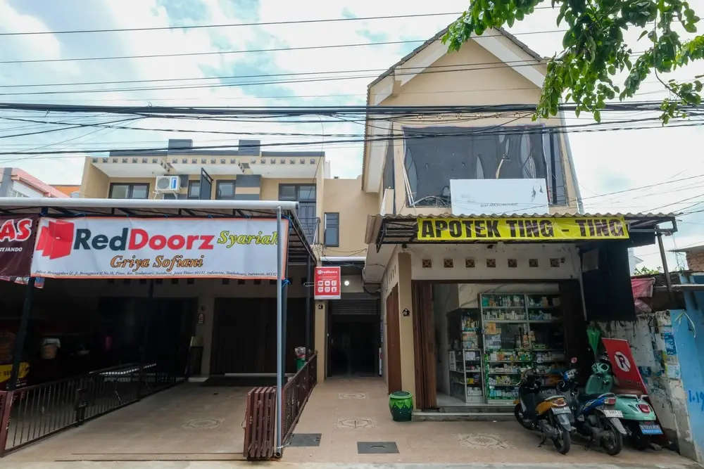 RedDoorz Syariah near Stasiun Gubeng 2