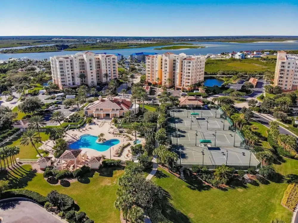 New Smyrna Beachfront Modern 9th Floor Condo Pool Hot Tub