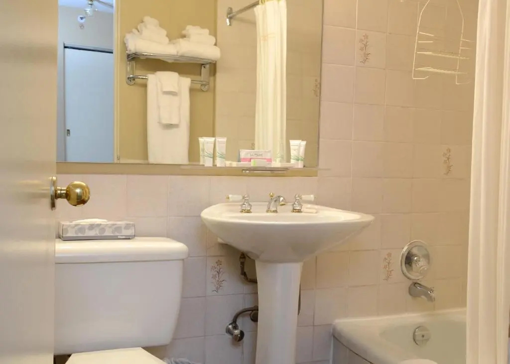 Rosellen Suites At Stanley Park - Chambres