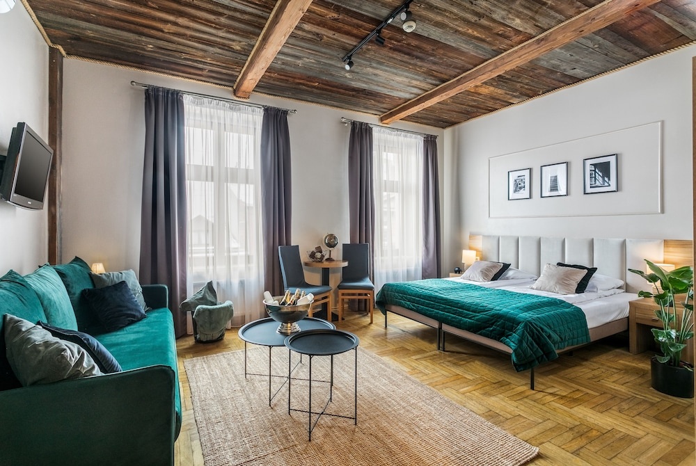 Grand Quadruple room (sofa)