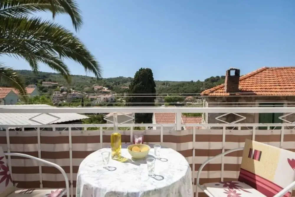 Apartments Mira - One Bedroom Apartment With Balcony