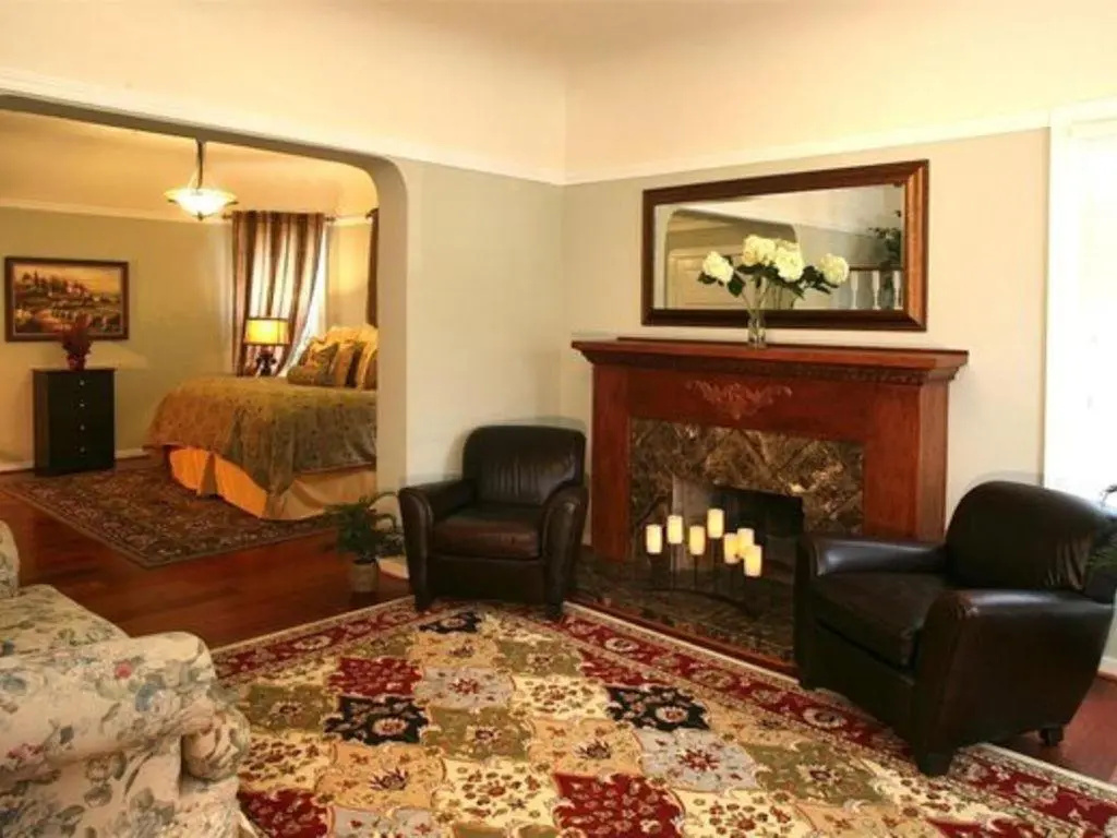 Double Suite (full double bed)