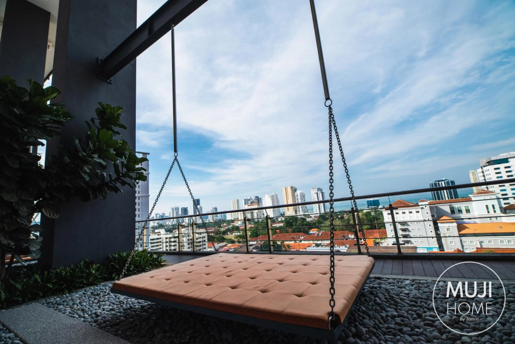 MUJI B&W Studio - Seaview at 218 Tropicana NEAR Komtar Food Heaven Heritage with Netflix