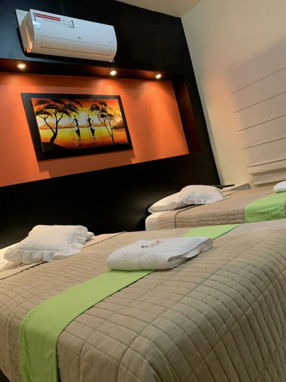 標準四人房，配有大床