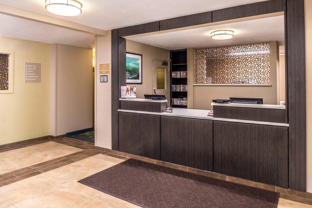 Lobby & Reception