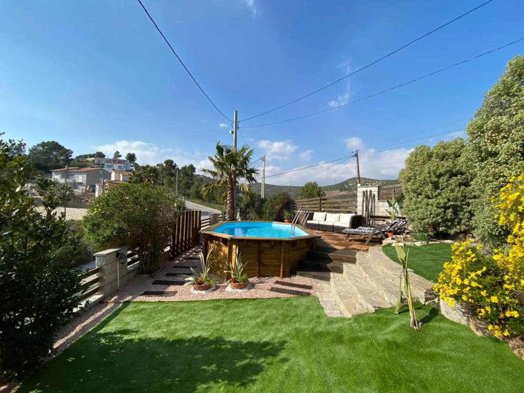 Amazing Vila close to Sitges, jacuzzi, swimming pool & exellent views