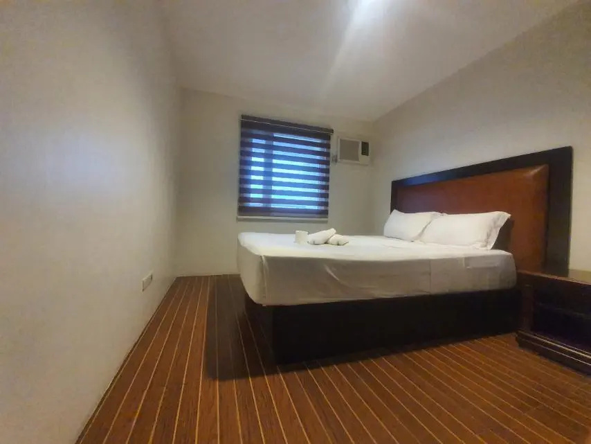 1 Bedroom Double Suite (full double bed)