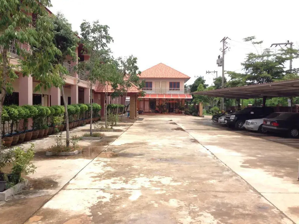 Suphatta Apartment