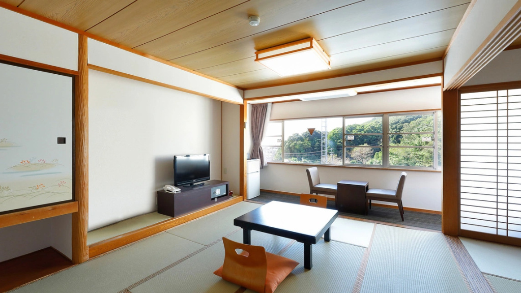 Standard room with mountain view