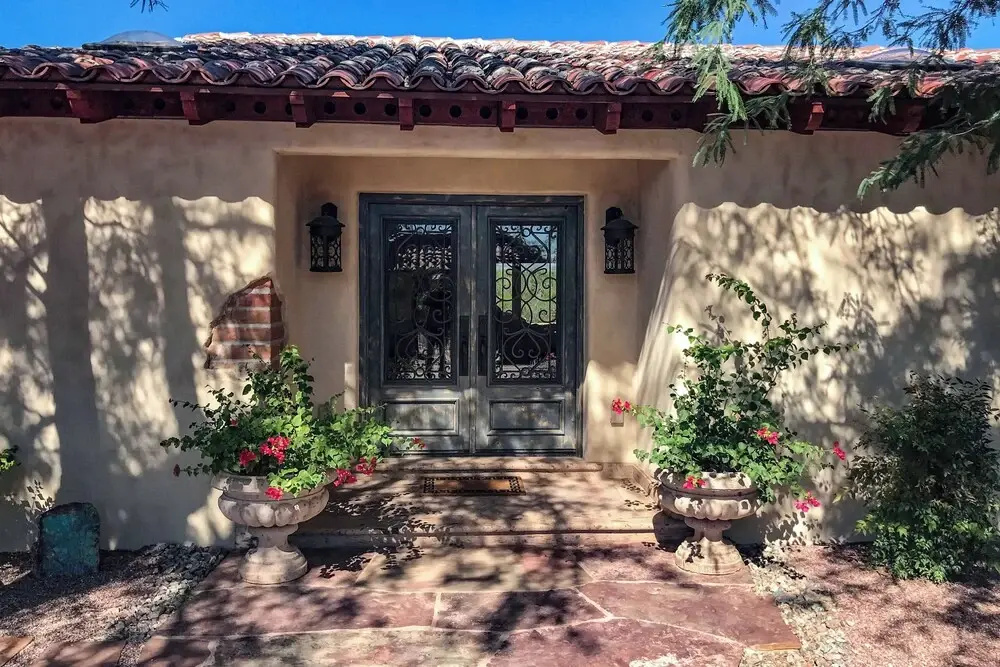 Luxe Tucson Vineyard Home w/ Views & Fire Pit