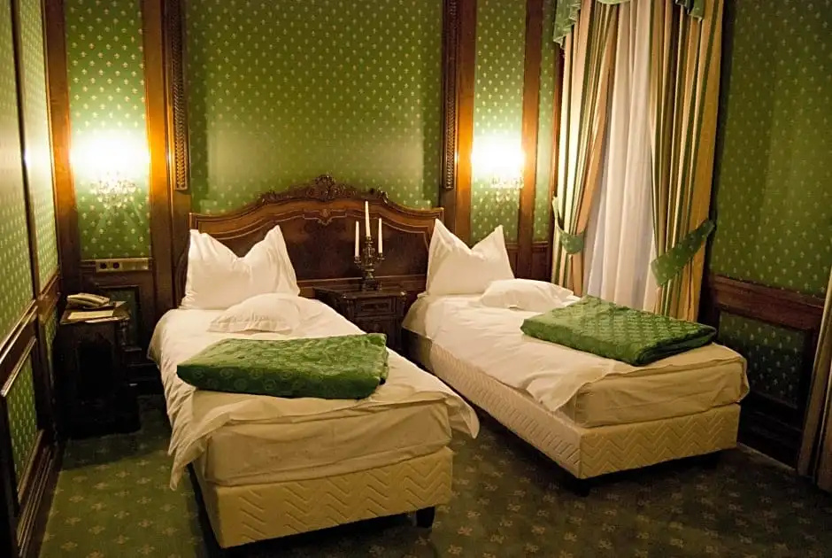 Deluxe Single room (single bed)