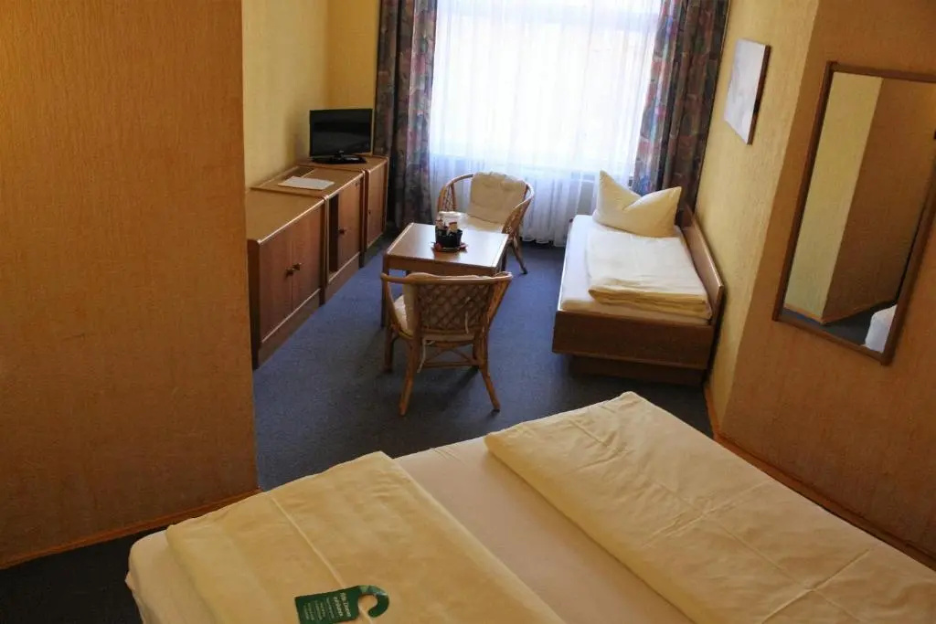 Standard Triple room
