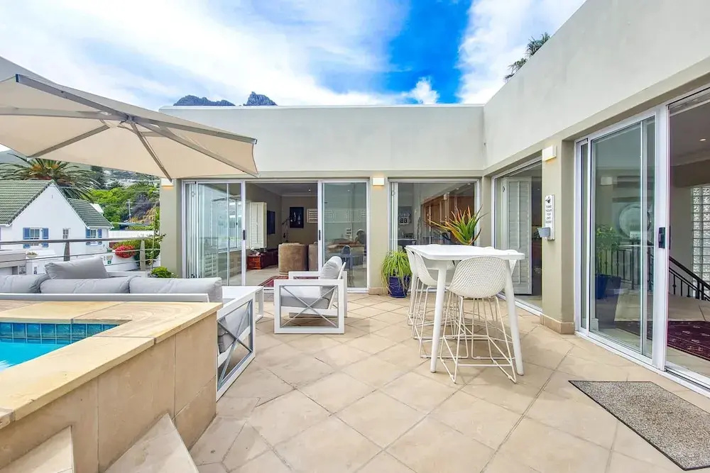 Elegant Camps Bay Villa w Pool 150m to Beach