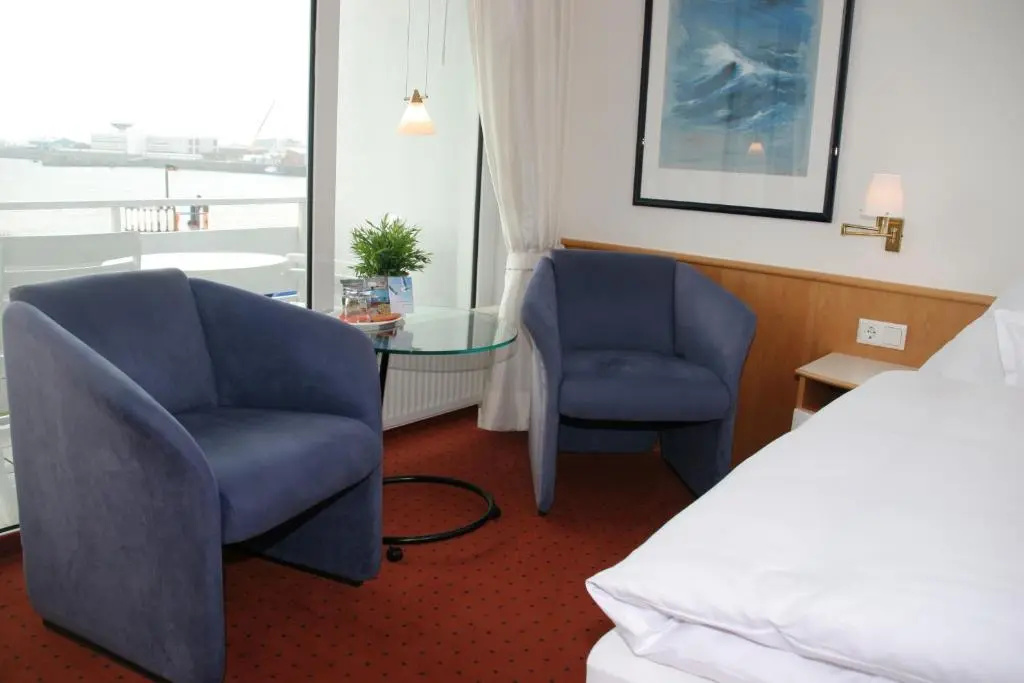 Standard Triple room with lake view