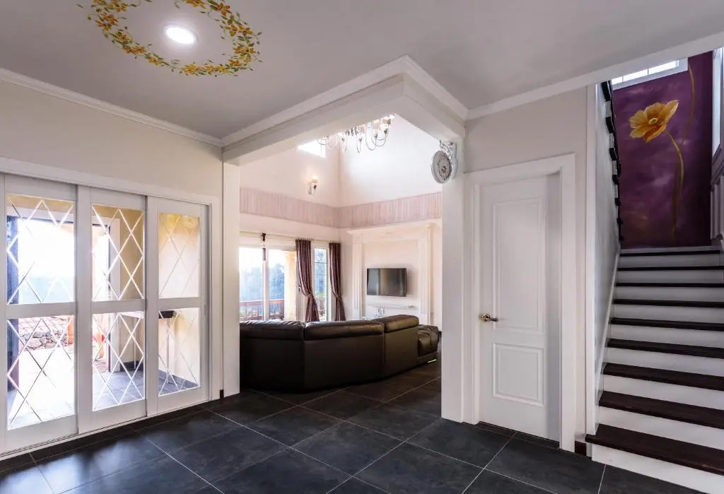 4 Bedrooms Cottage