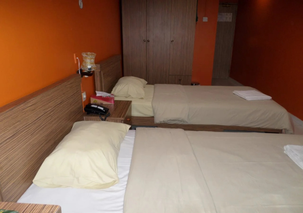 Emirates Hotel — фото