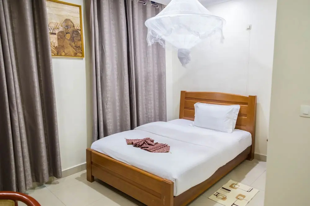 Standard Double room with city view (full double bed)