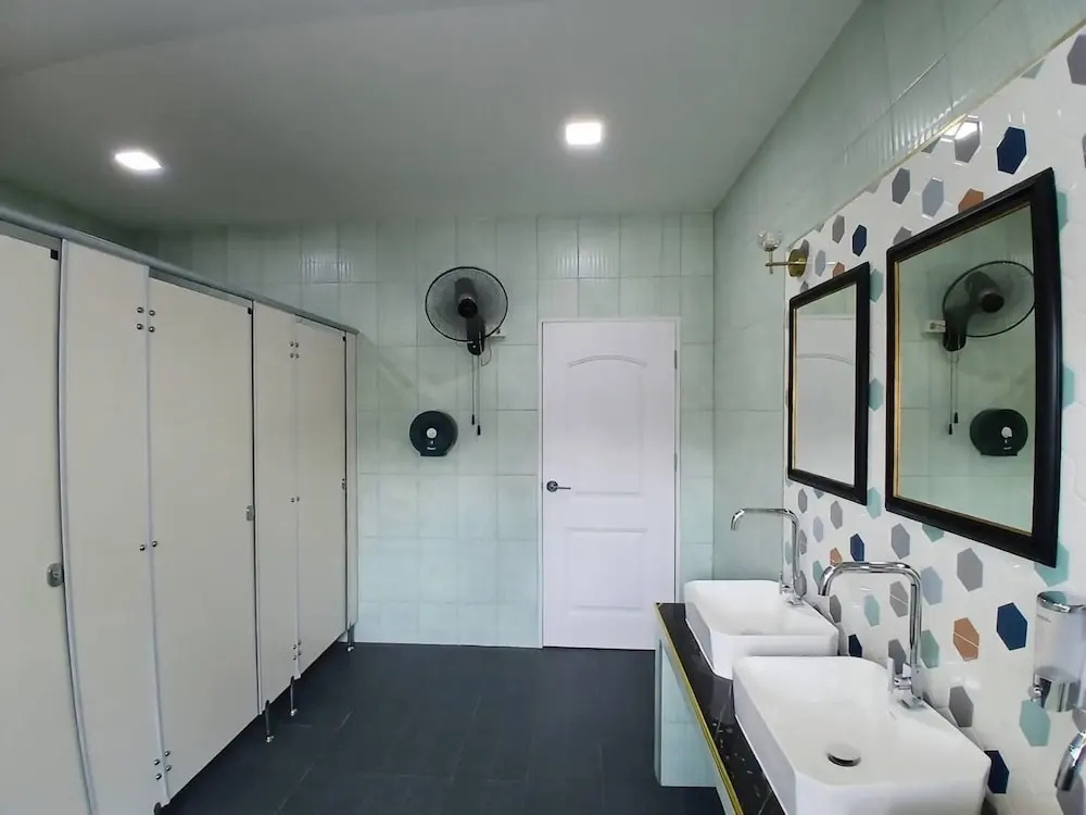 Отель Yoosabai Hostel And Guesthouse в Бангкоке