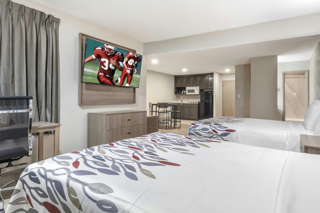Red Roof Inn & Suites Newport News — 4