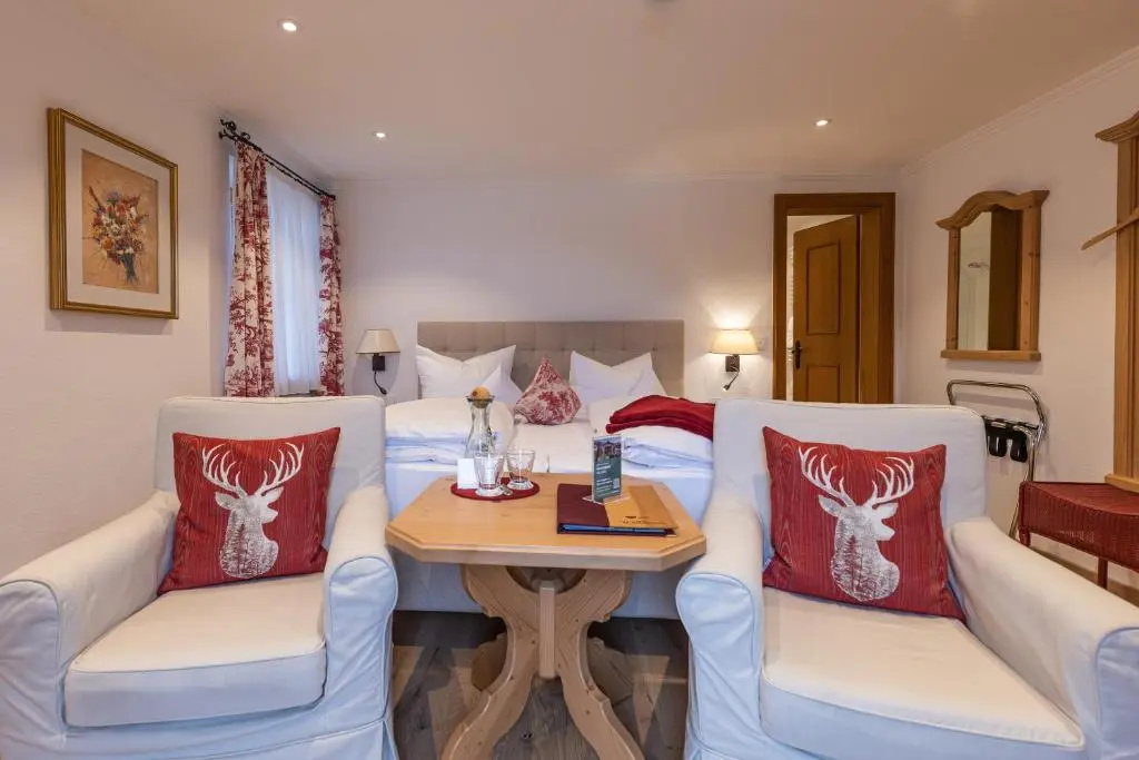 Standard Double room with lake view (full double bed)