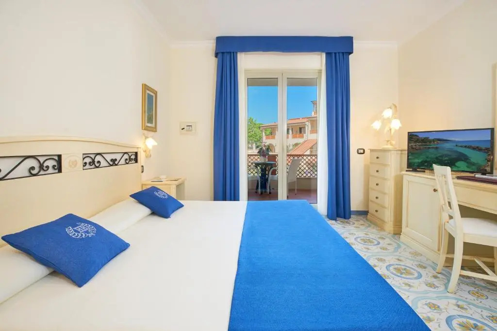 Classic Double room (full double bed)