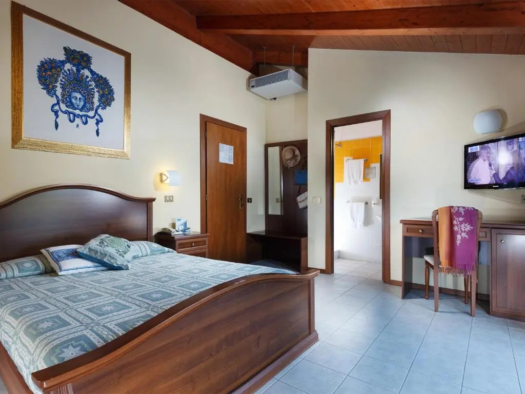 Superior Double room (full double bed)