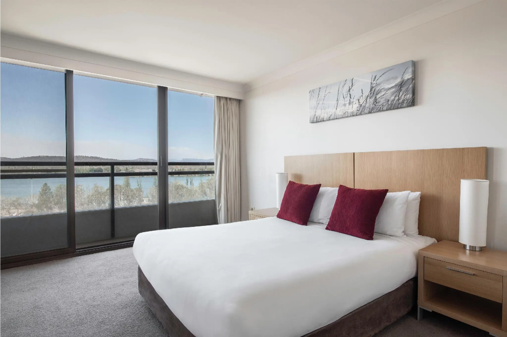 2 Bedrooms Apartment with lake view