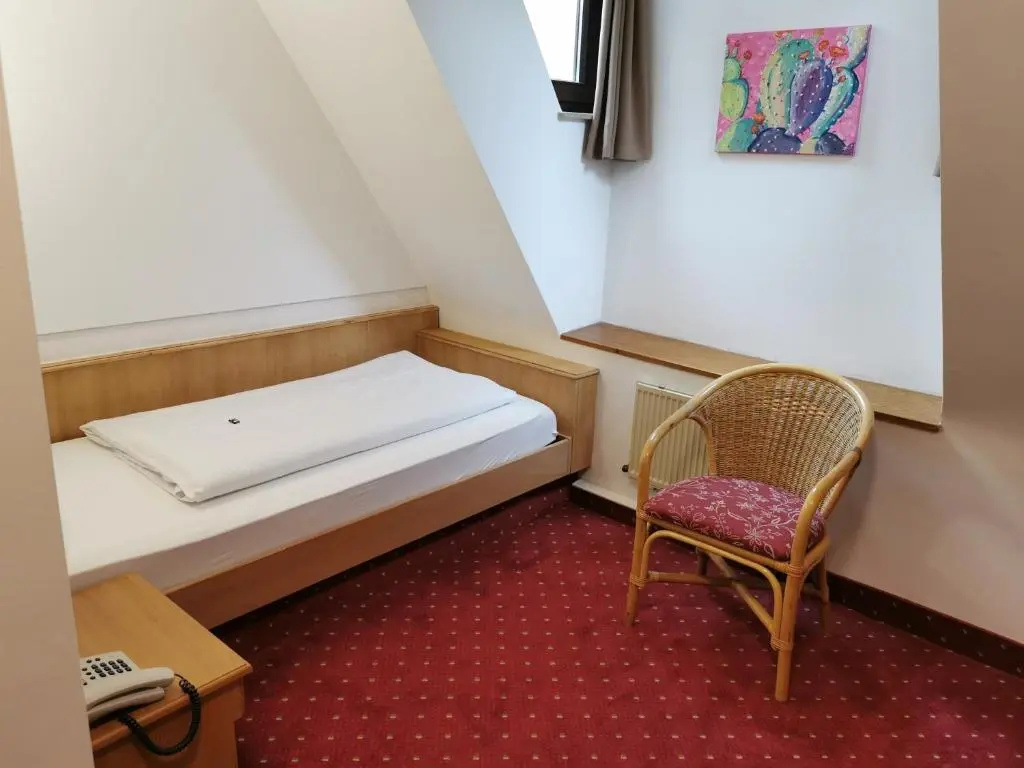 Economy room