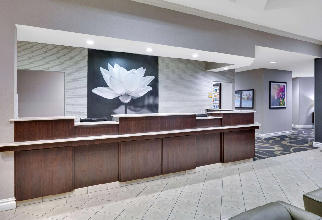 Lobby & Reception
