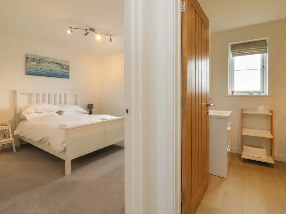 9 Coastguard Cottages