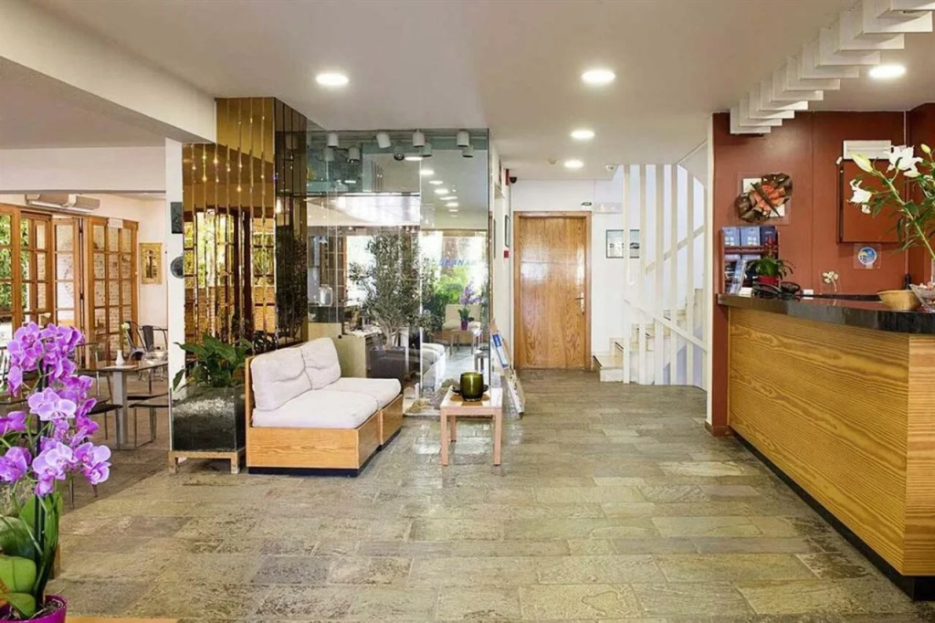 Lobby & Reception
