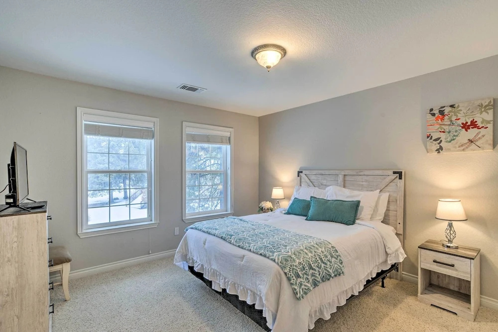 Klamath Falls Home w/ Resort Amenities! - фото 6
